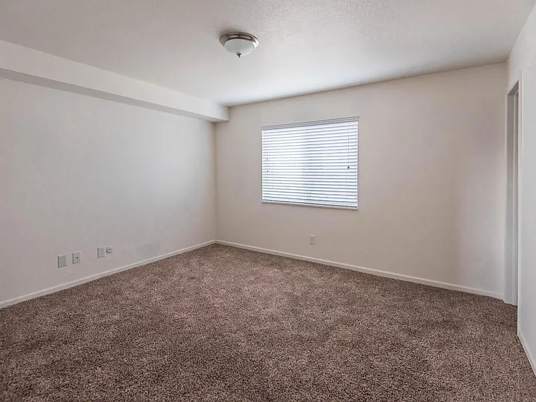 Lakemont Apartments — Photo 43