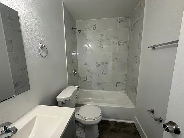 3660 NE 11th Ave — Photo 17