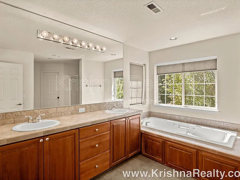 13686 NW Henninger Ln — Photo 20