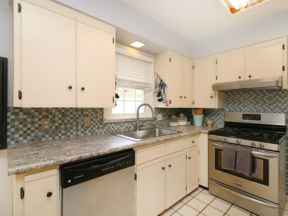 5th image of 1246 Clovercrest Ave NW