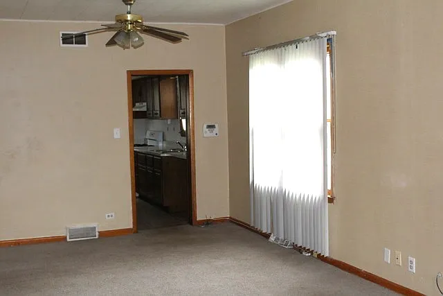 561 Gordon Ave — Photo 6