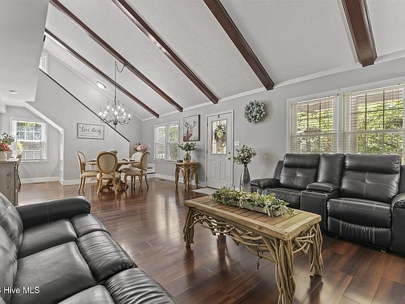 5th image of 136 Shady Wood Court