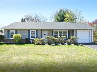 30 Inverness Rd, Holbrook, NY 11741