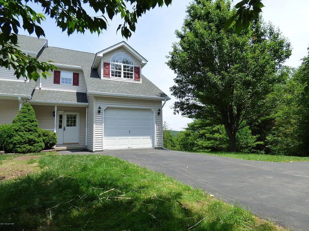 657 Country Acres Ct photo 1
