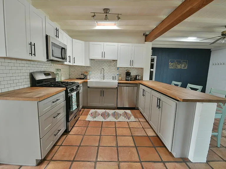 2842 E Blacklidge Dr — Photo 6