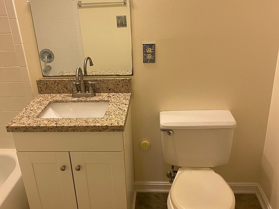 1st image of 2609 Camelback Ln APT 2