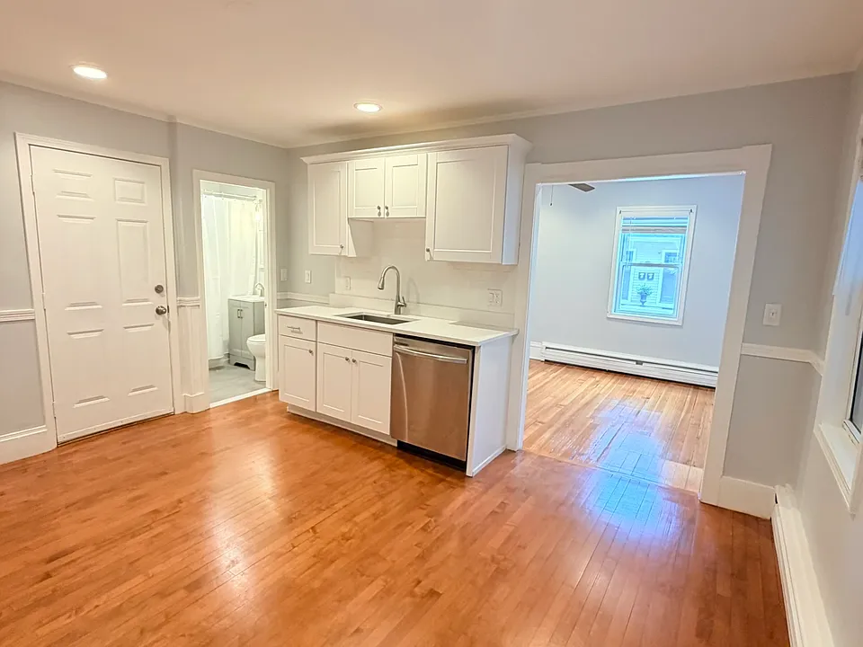 22 Carlton St #1