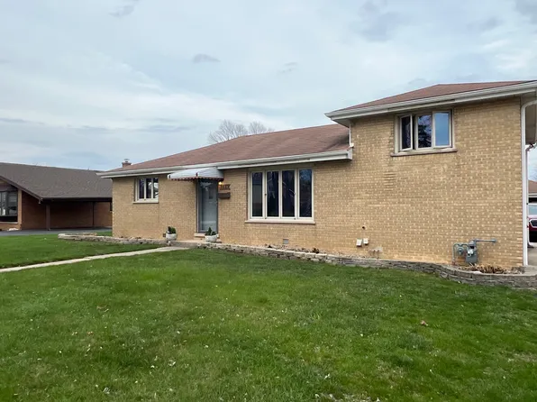 701 N Craig Pl, Addison, IL 60101