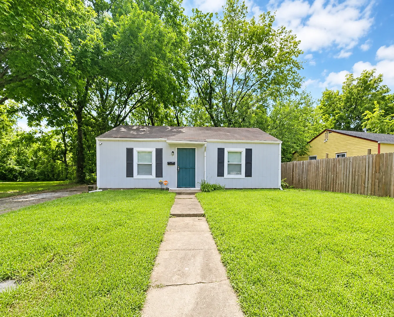 Single-Level 3 Bedroom, 2 Bath Home in Kansas City — Photo 1