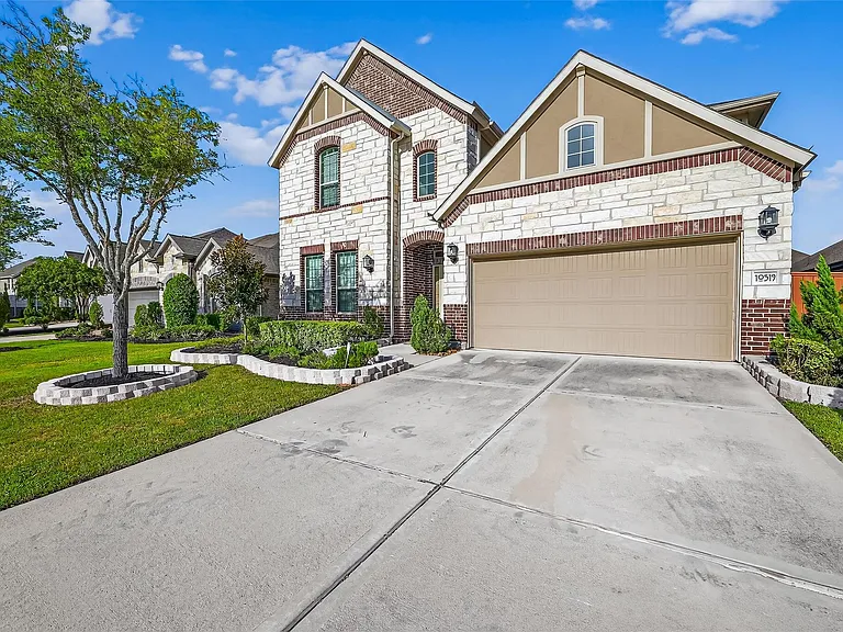 10519 Forfar Ln — Photo 2