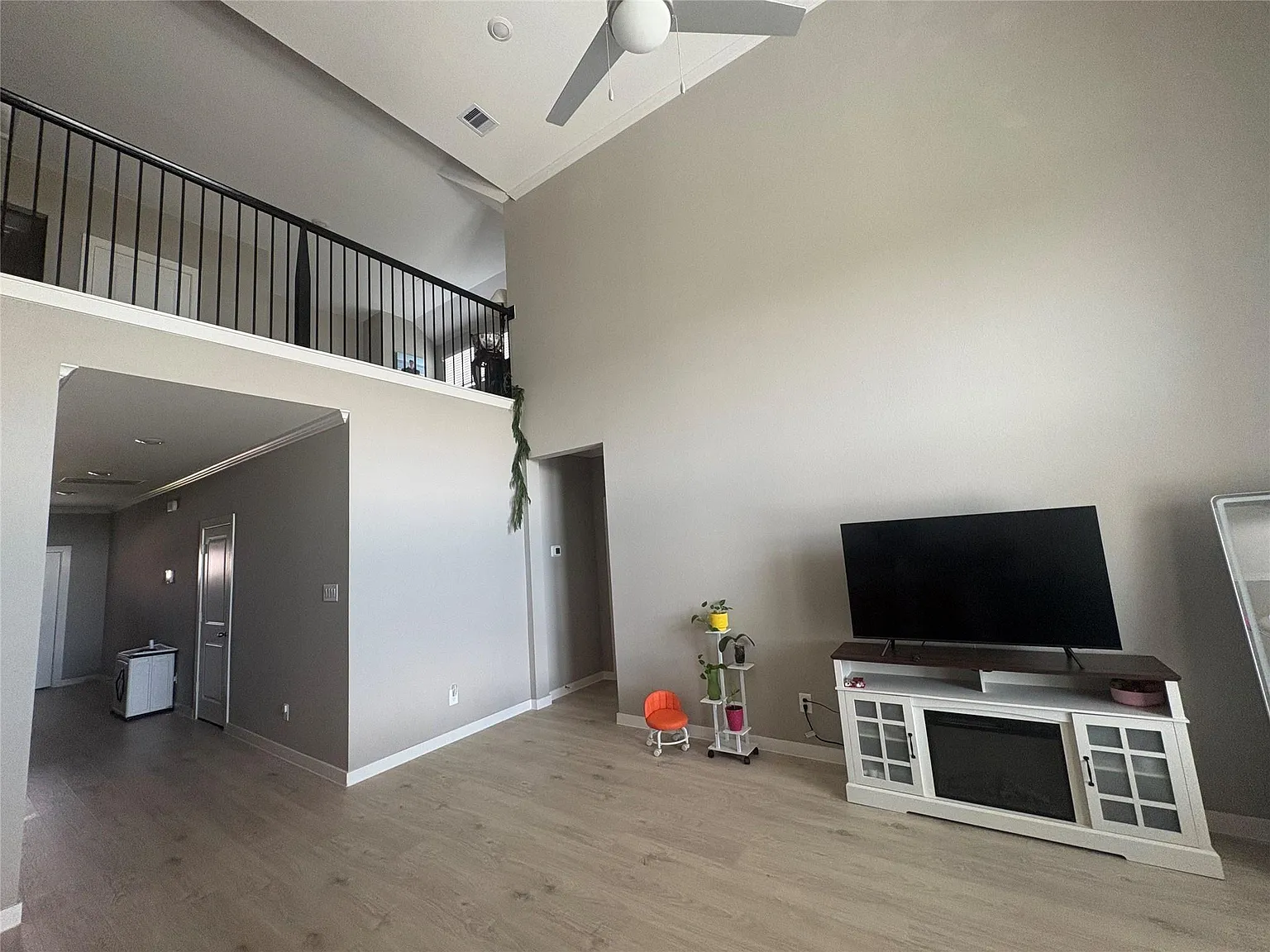 4 bed, 3.0 bath, $2,900 — Photo 2