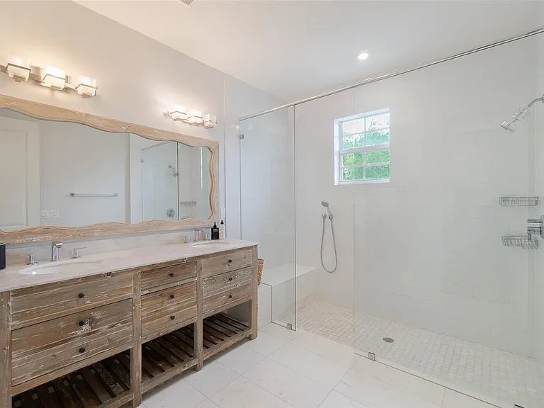 918 Saint George Blvd — Photo 17
