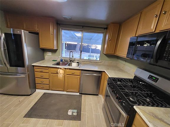 2nd image of 44025 Glenraven Rd