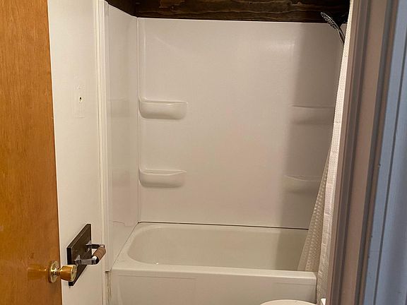 5th image of 8222 Hovey Ct APT B