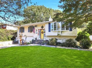 54 Lolly Ln, Centereach, NY 11720