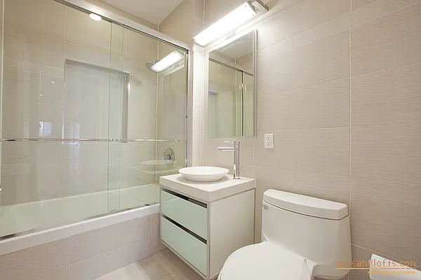 Sold by aptsandlofts.com | media 17