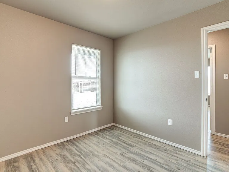 2223 E Main St — Photo 15