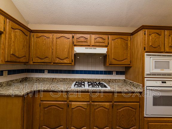 4th image of 326 Oakhurst Dr