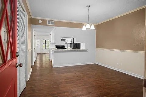 1st image of 131 Rosewood Dr APT 6