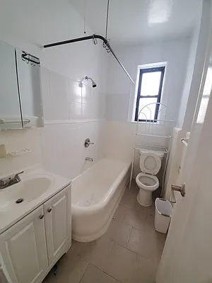 Rented by Avanguard Realty Corp | media 4