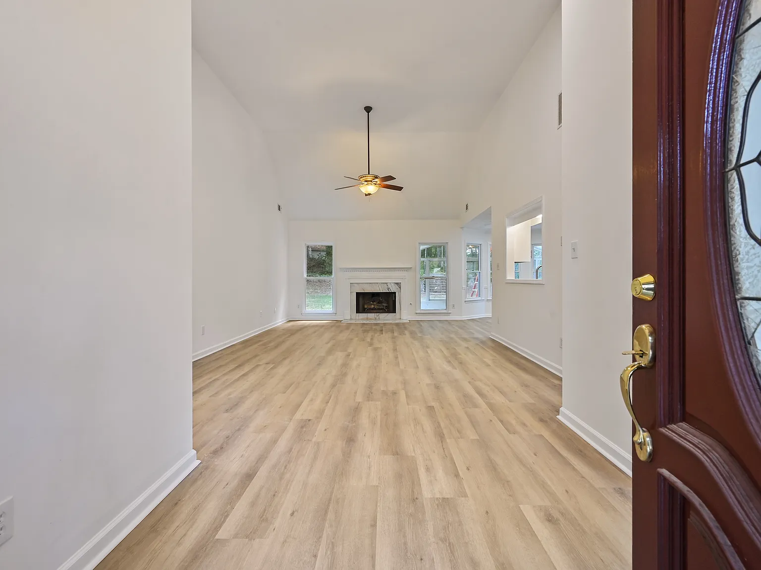 4 bed, 2210 sqft, $2,800 — Photo 4