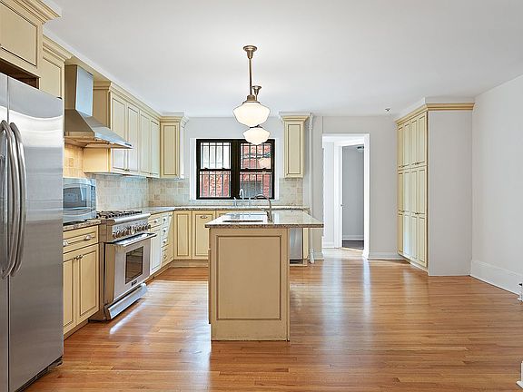 3rd image of 231 W 139th St