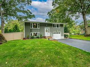 3 Rack Ln, East Setauket, NY 11733