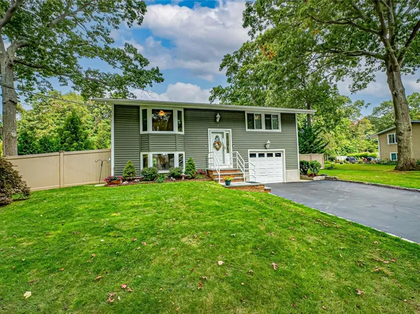 3 Rack Lane, East Setauket, NY 11733