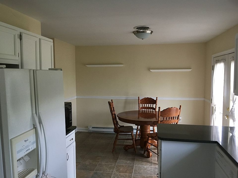 Kitchen & dining area