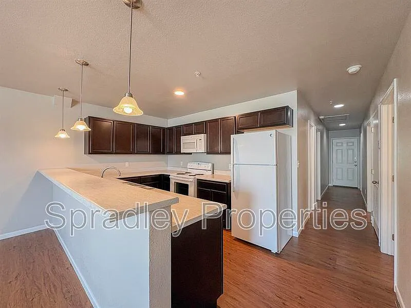 Midtown Apartments — Photo 4