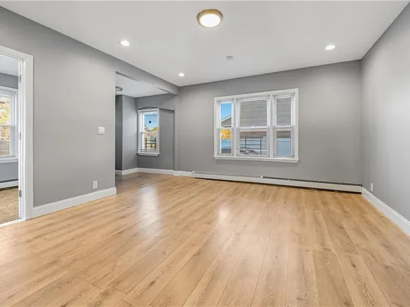 218 Princeton St, Hempstead, NY 11550