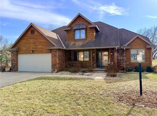 4410 Hunter Dr, Saint Joseph, MO 64506