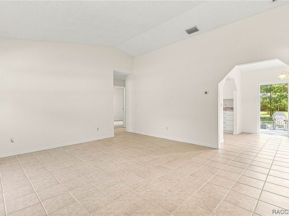 5th image of 3231 NE 25th Ave