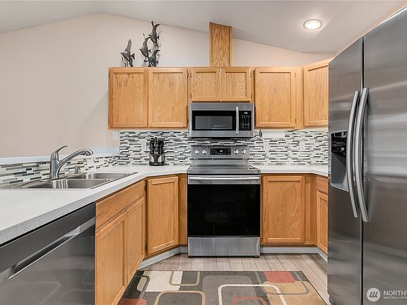 5th image of 22418 Bluewater Drive SE