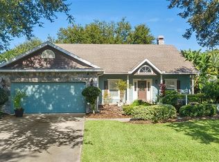 864 Club Hills Dr, Eustis, FL 32726