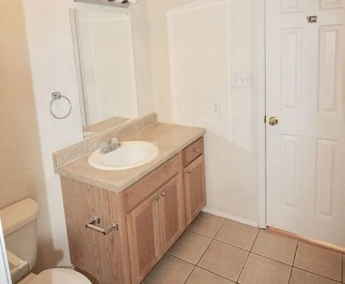 114 Collett Ct — Photo 12