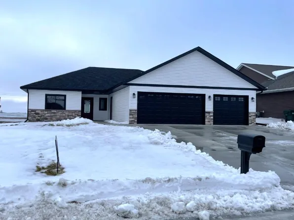 1534 9th Ave SW, Hutchinson, MN 55350