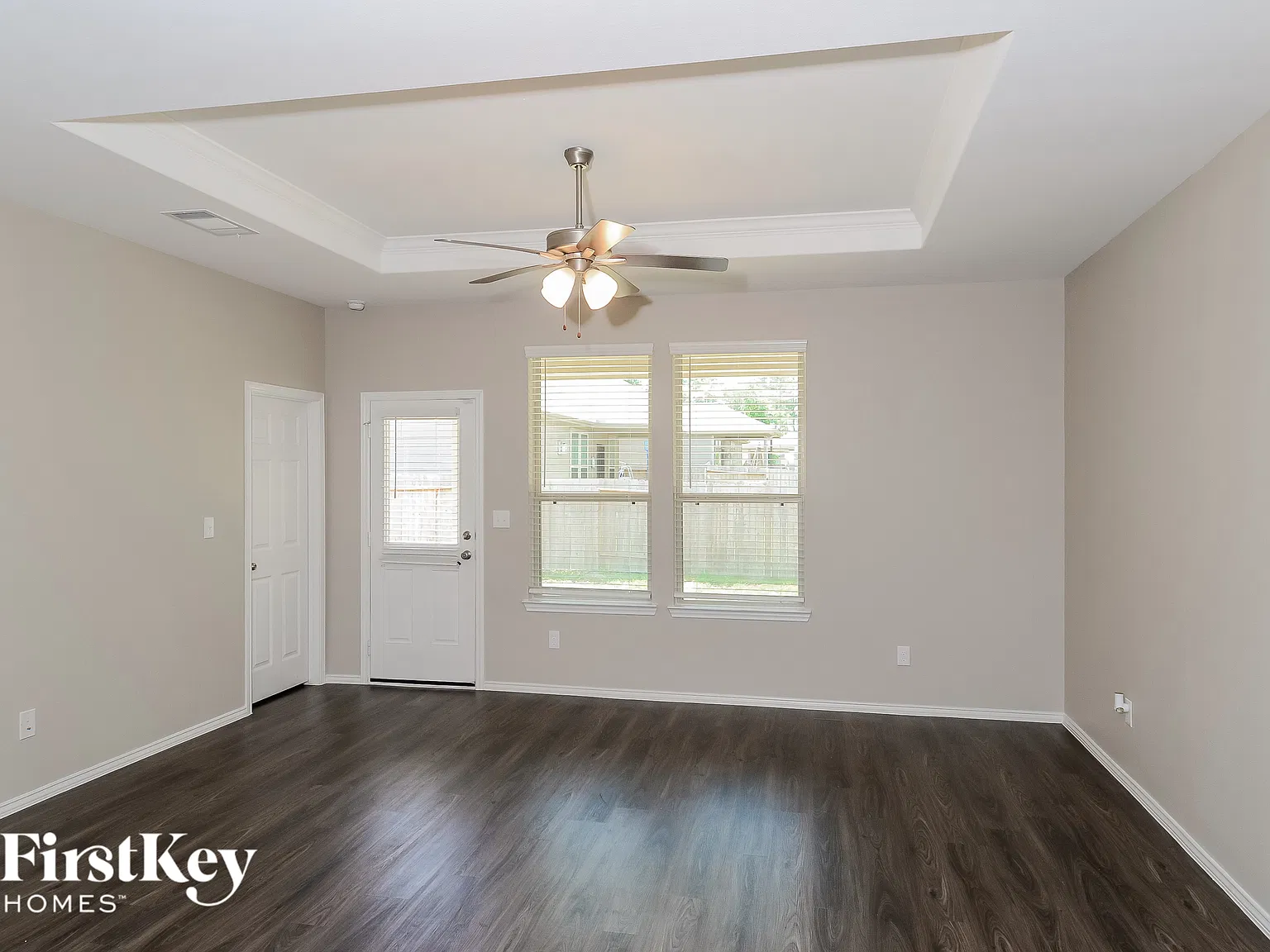 4 bed, 3.0 bath, 1709 sqft, $2,160 — Photo 3