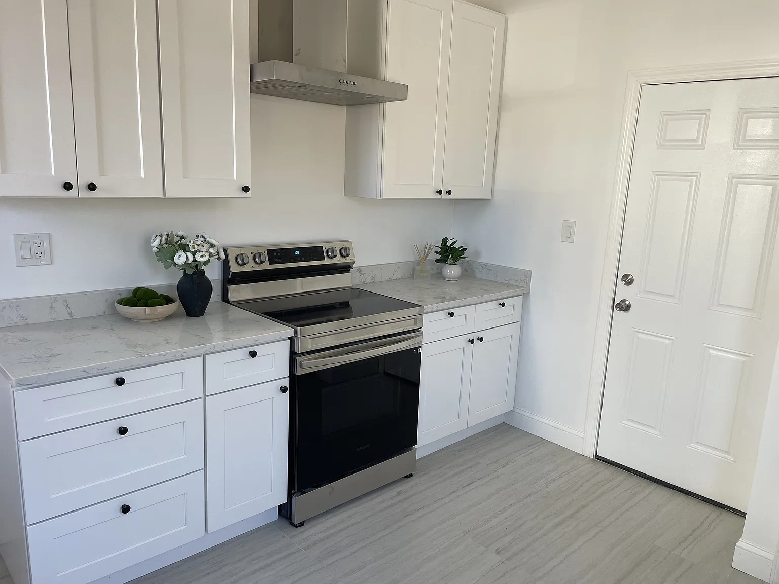 3 bed, 1400 sqft, $2,400 — Photo 2