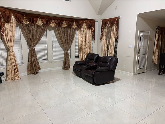 4th image of 4210 Leaflock Ln