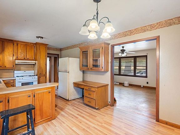 4th image of 404 Forsythe St