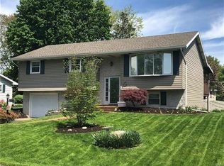 2740 Stonewood Dr, Bethlehem, PA 18017