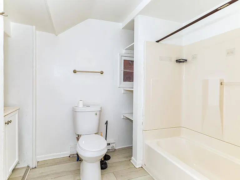 1052 3rd Ave #1 — Photo 3