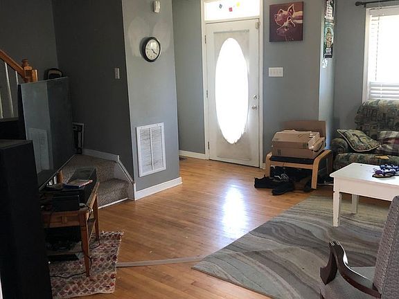 2nd image of 1825 Moore St