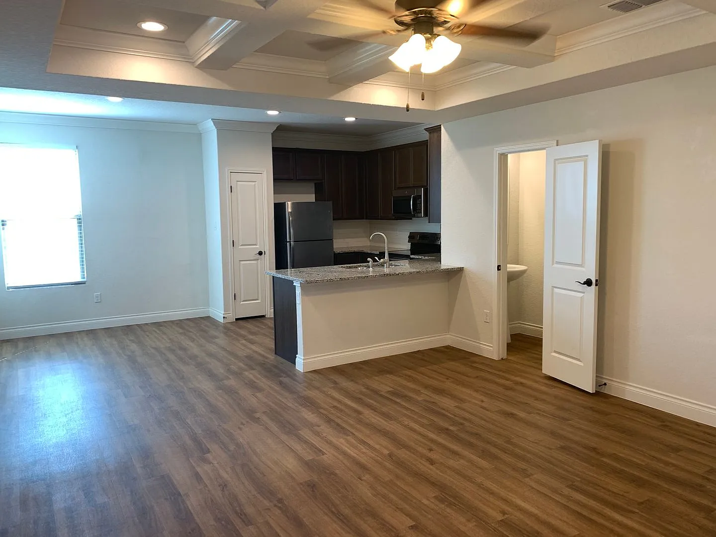 3/2.5/1.5 Duplex /Easy access to I-35 / Fridge, Washer, Dryer / Fenced in yard / NBISD — Photo 4