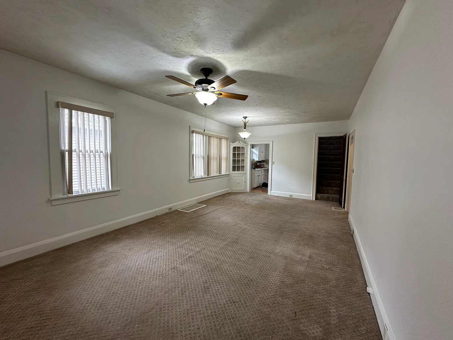 3 bed, 2.5 bath, 1600 sqft, $1,550 — Photo 3