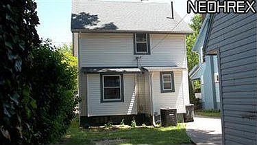 3rd image of 1562 Larchmont Ave