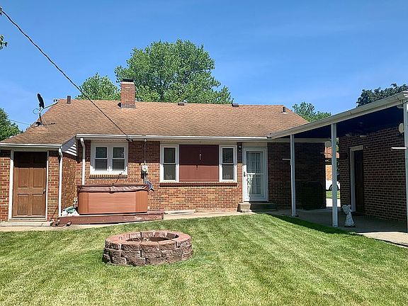 4th image of 807 Christie St