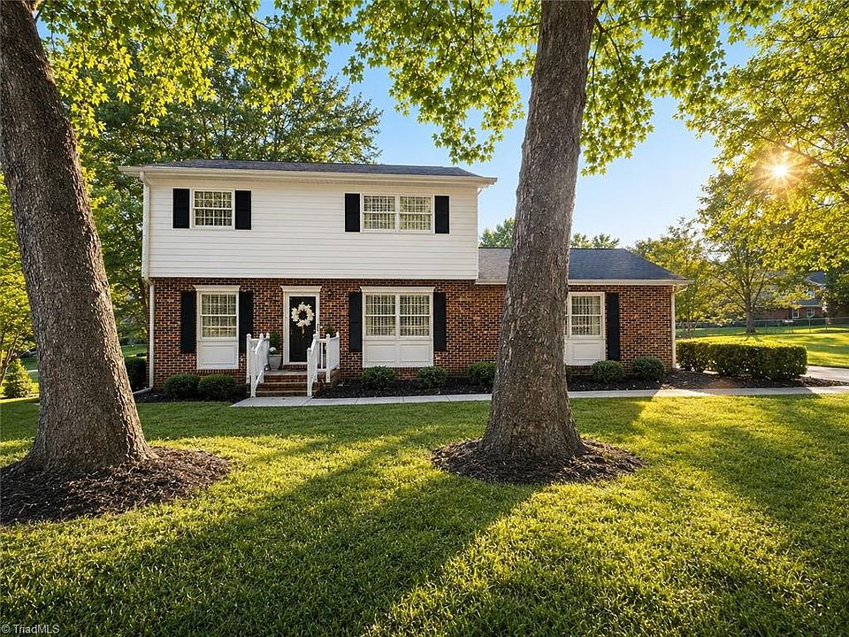 1st image of 205 Fairway Dr
