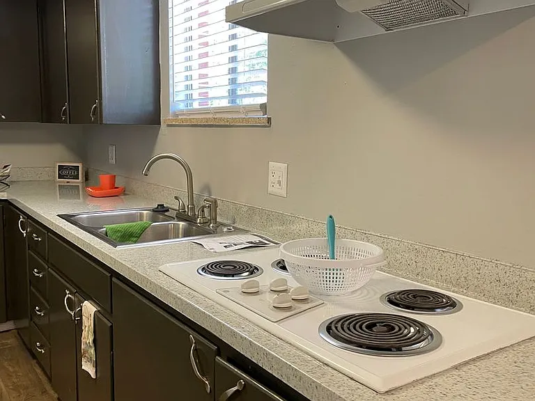 Harvin Apartments — Photo 48